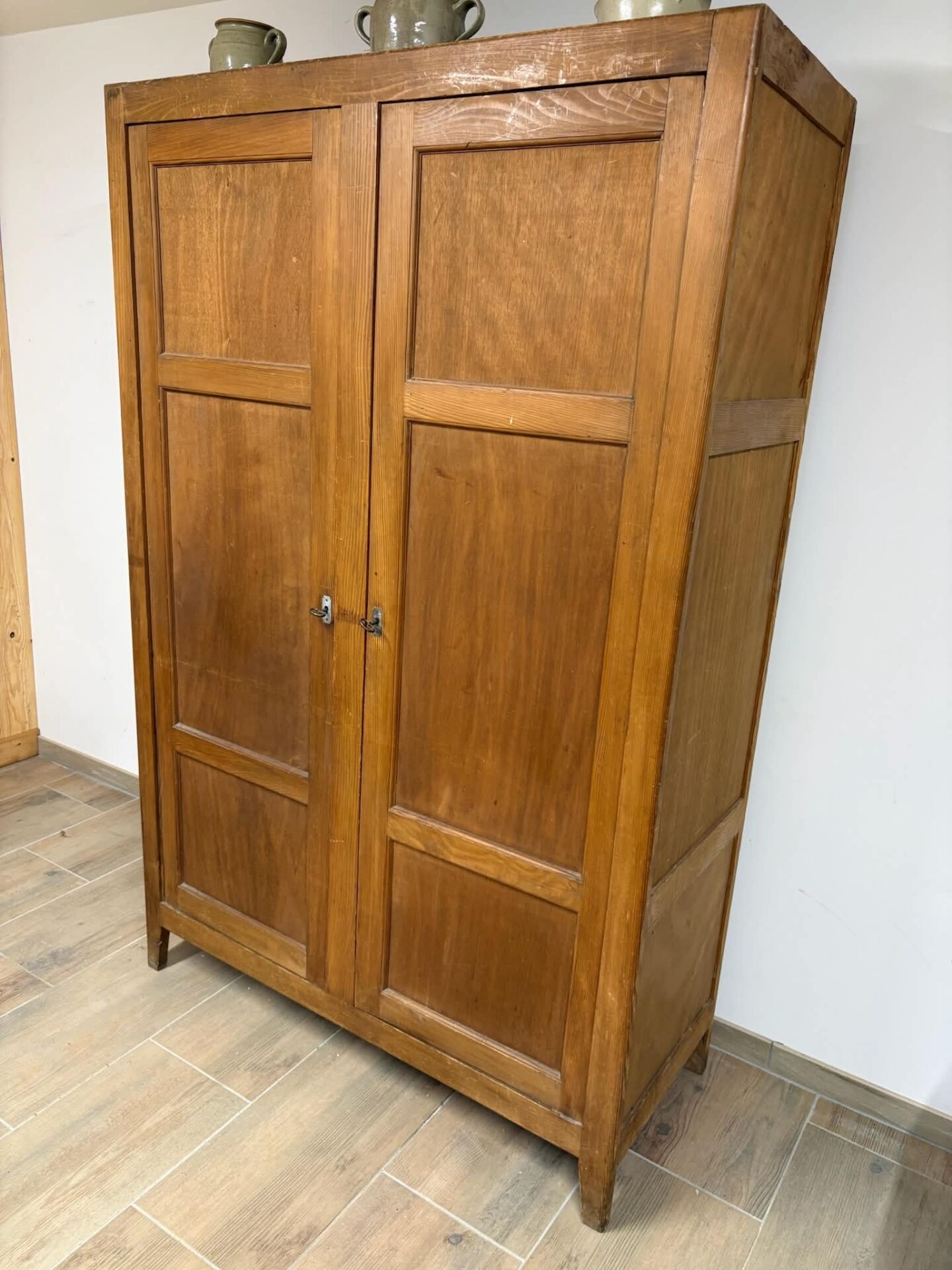 Armoire parisienne