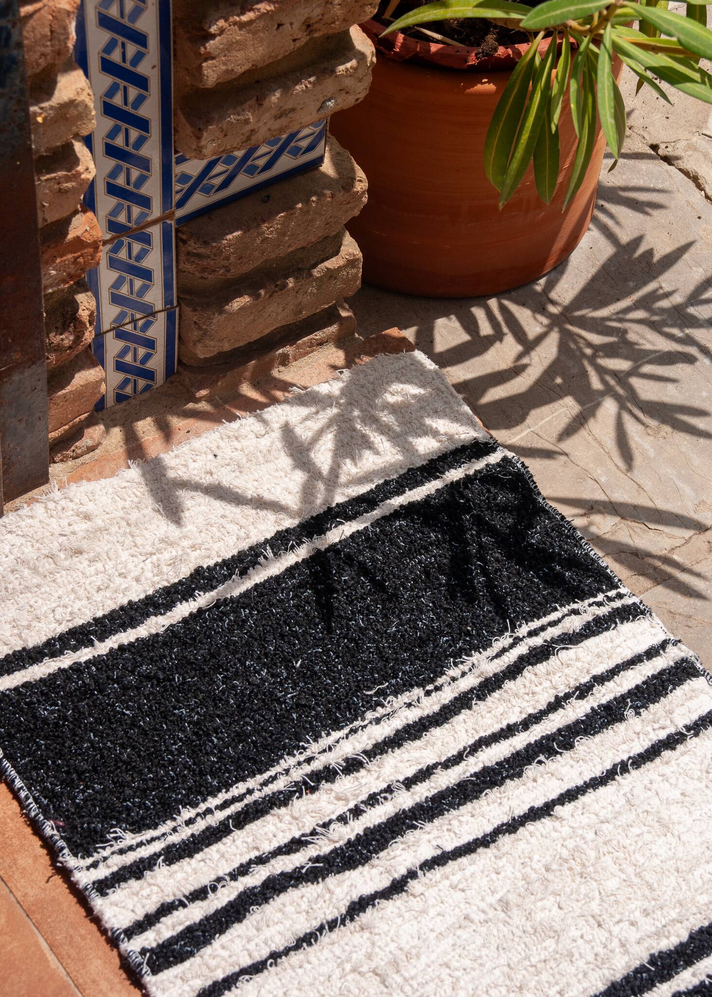 Handwoven recycled cotton rug - 40 x 60 cm