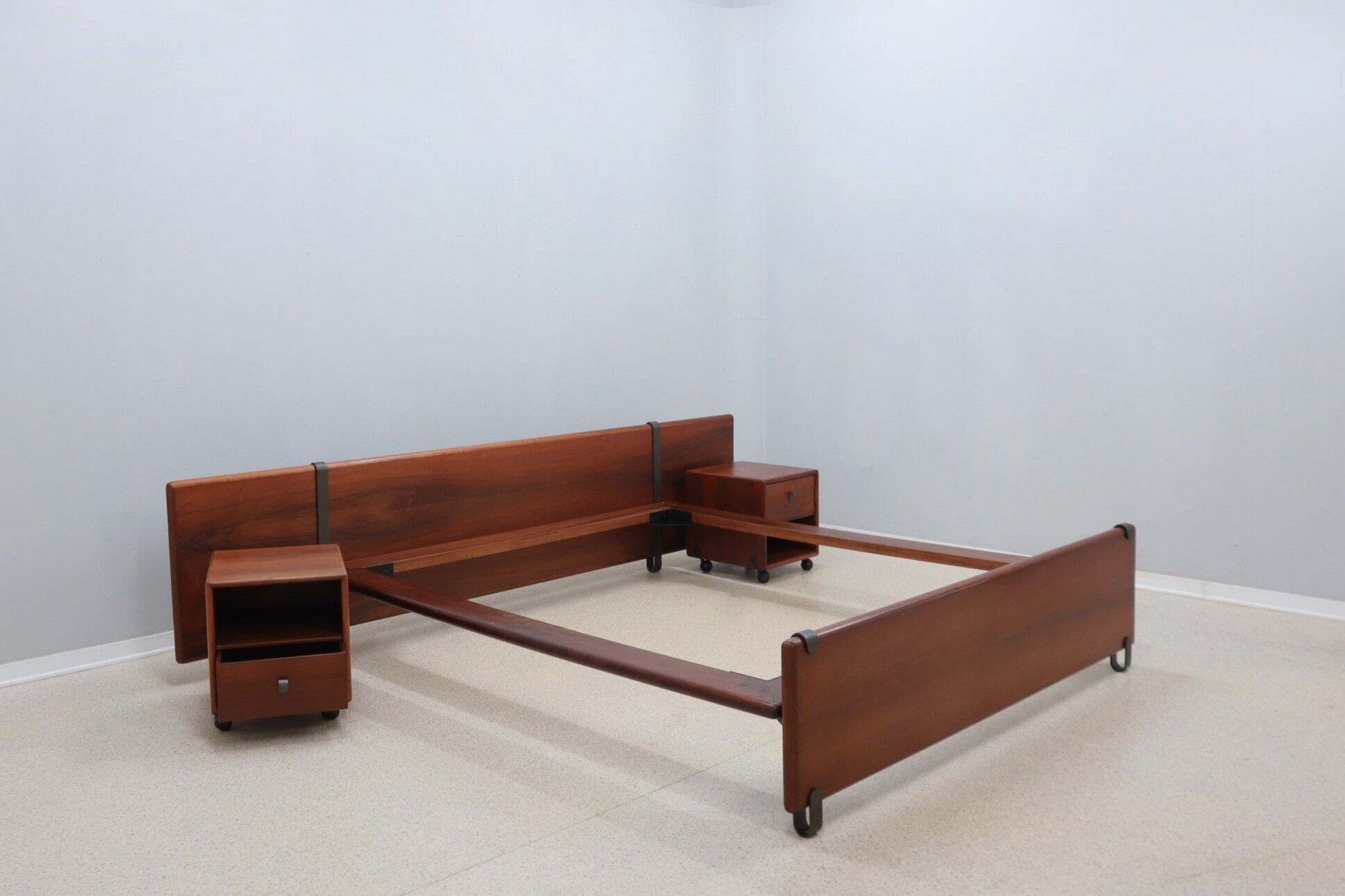 Lit double avec tables de chevet Fabio Lenci bernini années 1970