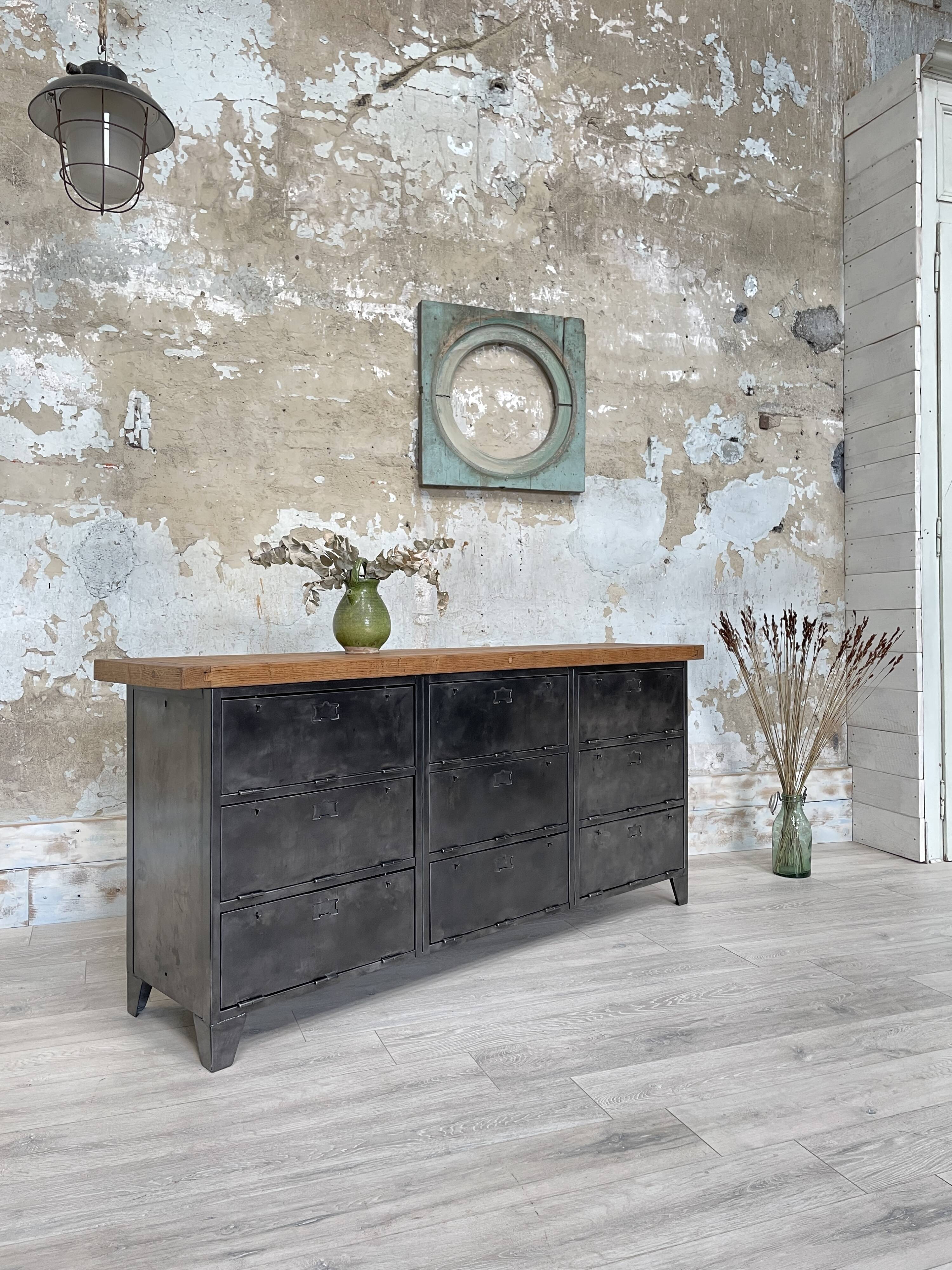 Industrial row in metal and oak.