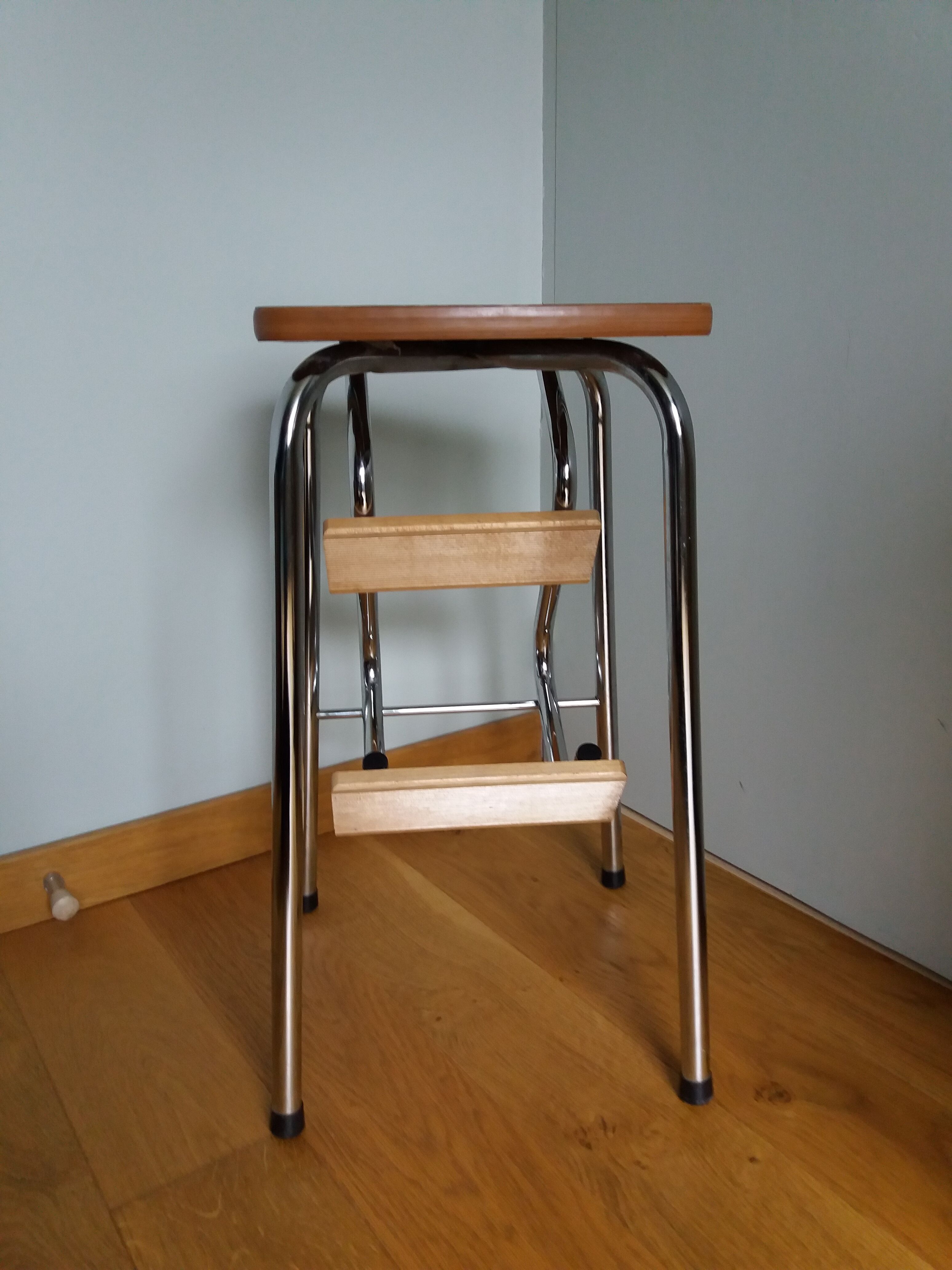 Walking step ladder stool