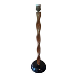 Pied de lampe torsadé en bois