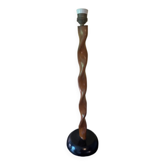 Pied de lampe torsadé en bois