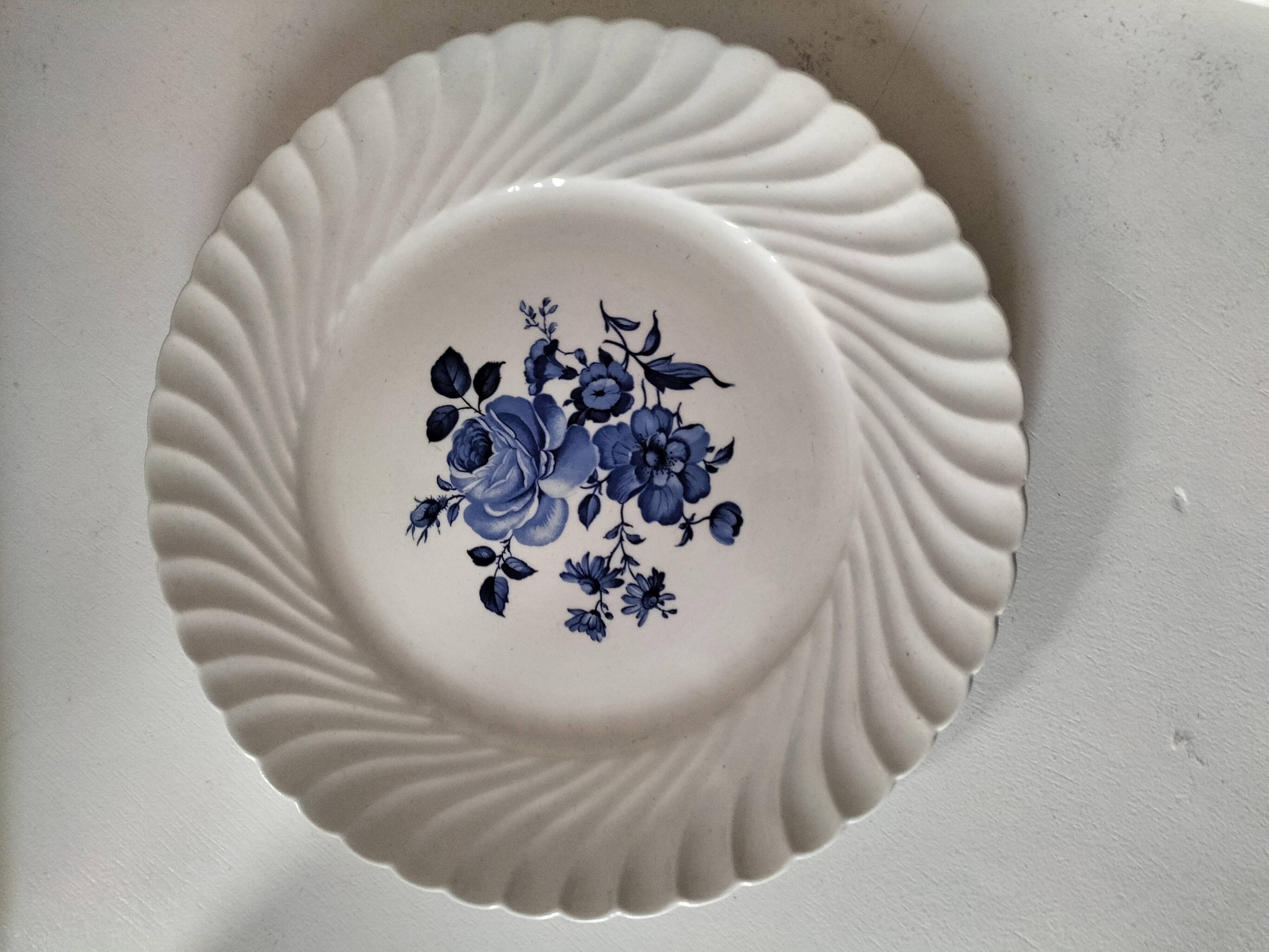 Set of 12 ironstone plates – Deep blue & red