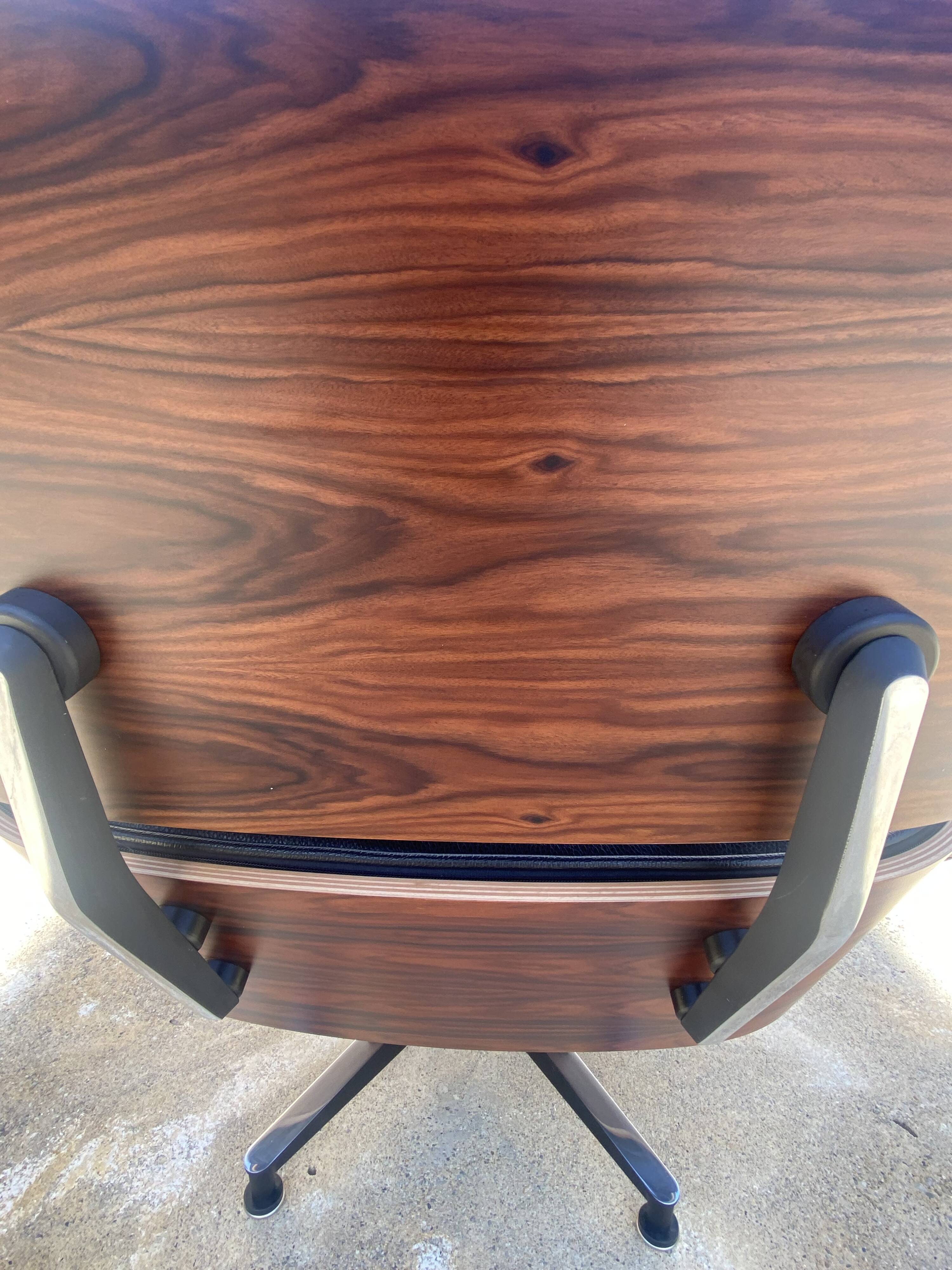 Fauteuil et Ottoman Charles Eames noir, Herman Miller, 2010
