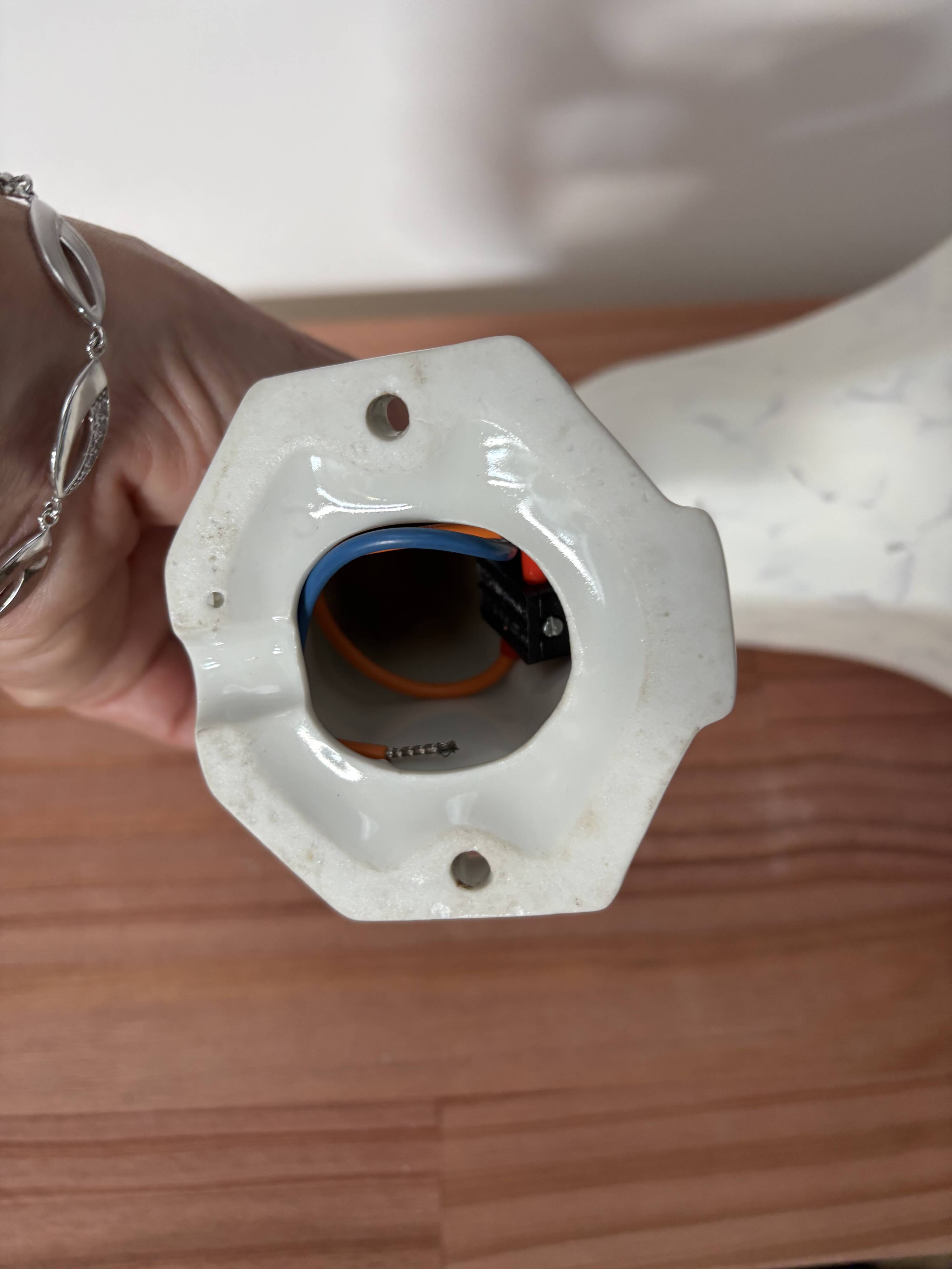 White porcelain wall lamp