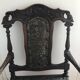 Fauteuil ancien en bois sculpté