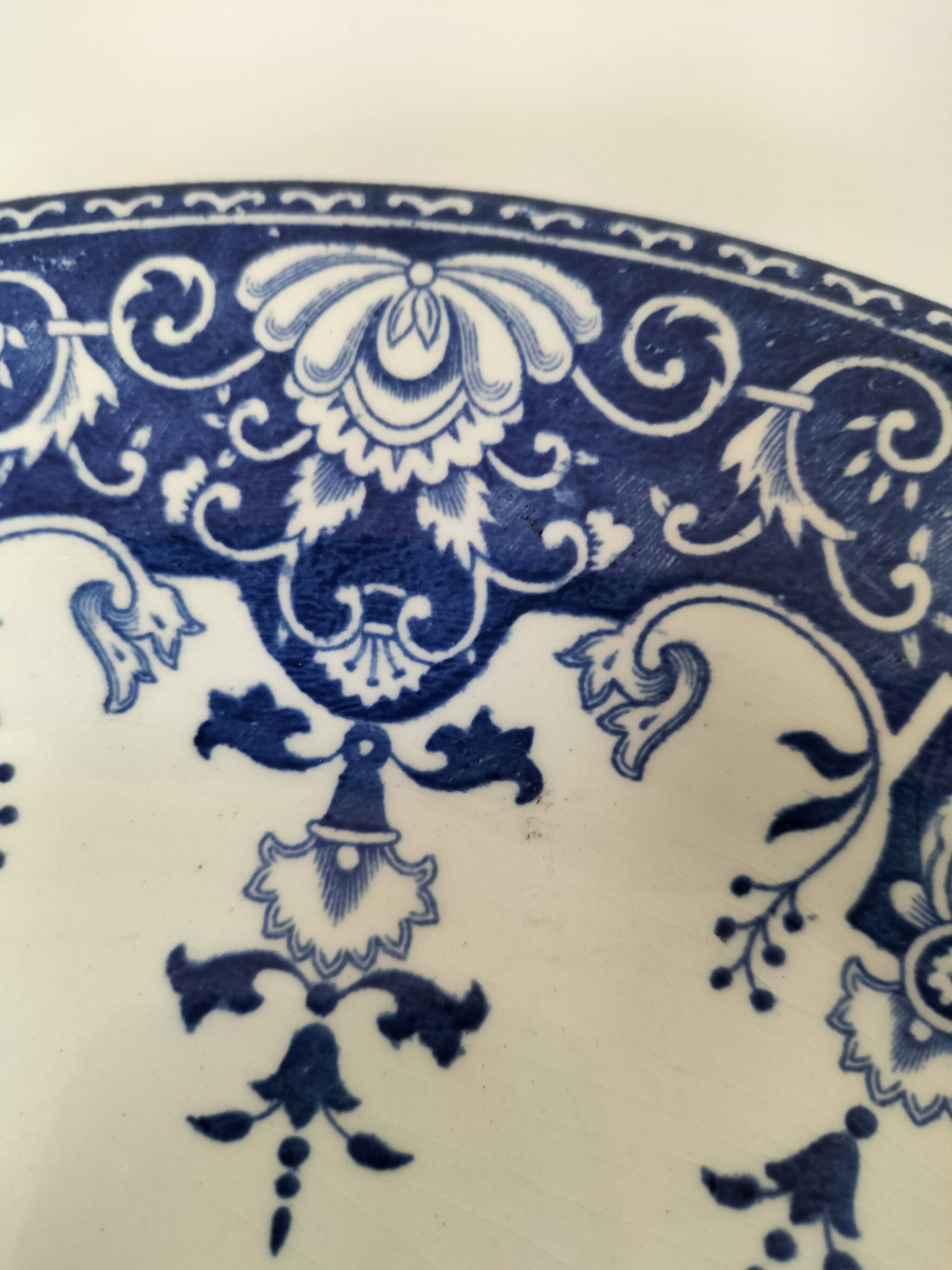 Antique Gien plate – Decor inspired by the Manufacture de Lille 17-18th century