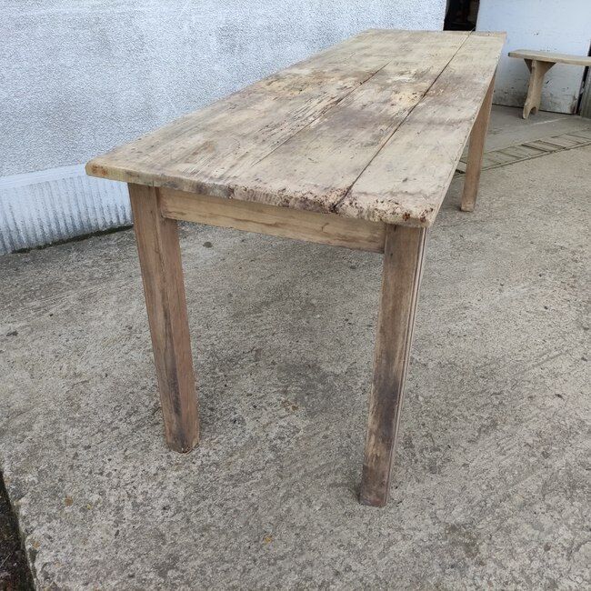 Table de ferme longue et étroite