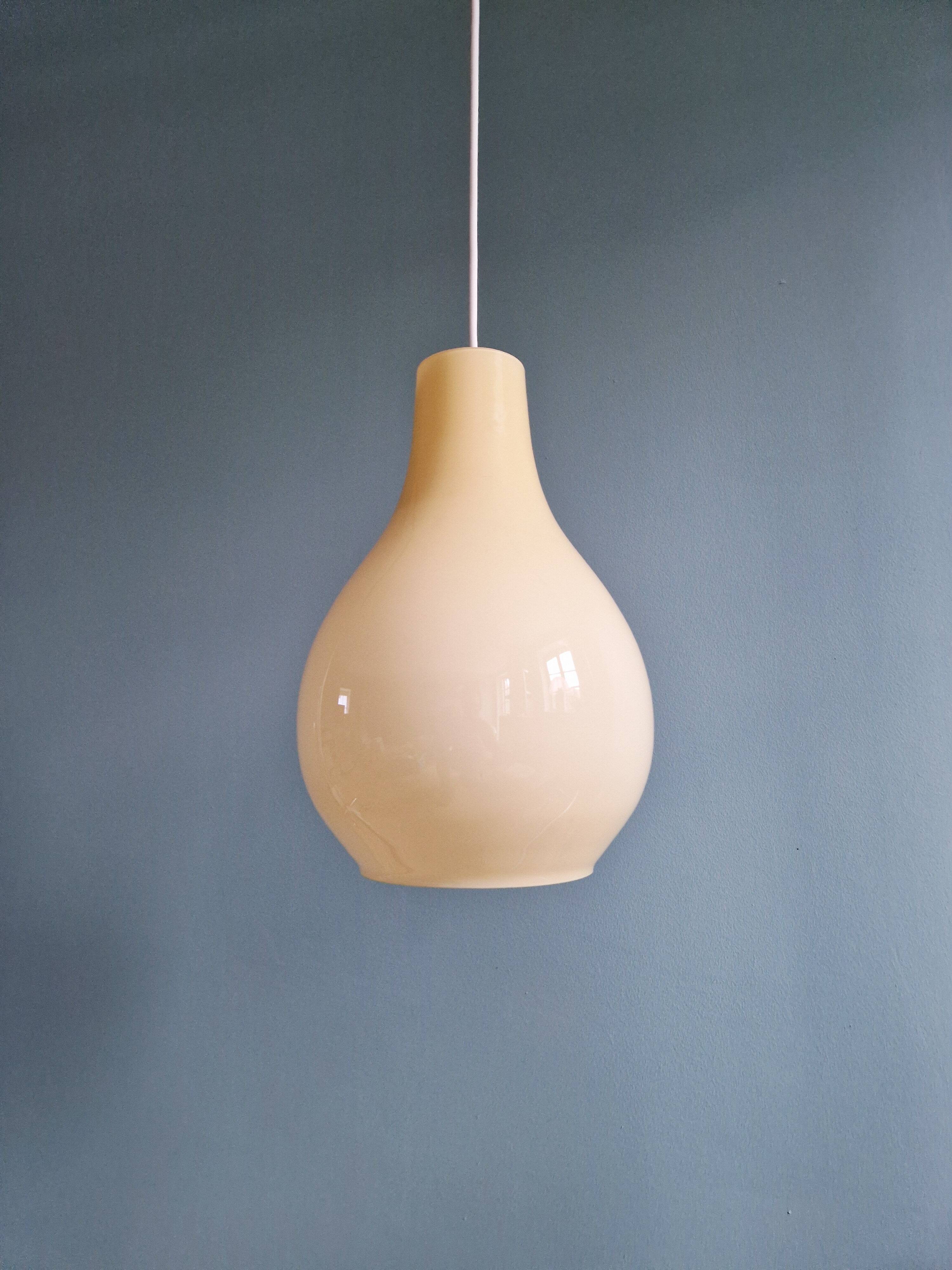 Scandinavian bulbous pendant light in yellow opaline, 1960.