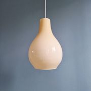 Suspension scandinave bulbeuse en opaline jaune, 1960