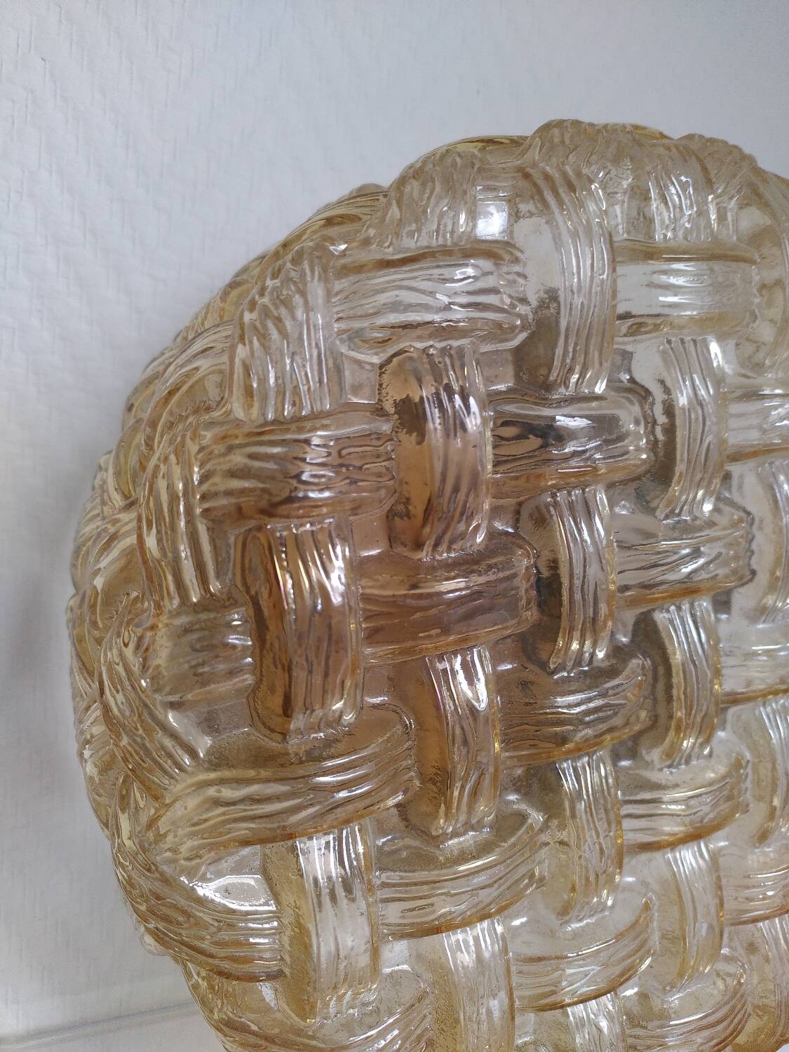 Wall-ceiling light in amber woven glass