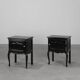 Paire de tables de nuit françaises de style Louis XV en bois sculpté du 20e siècle