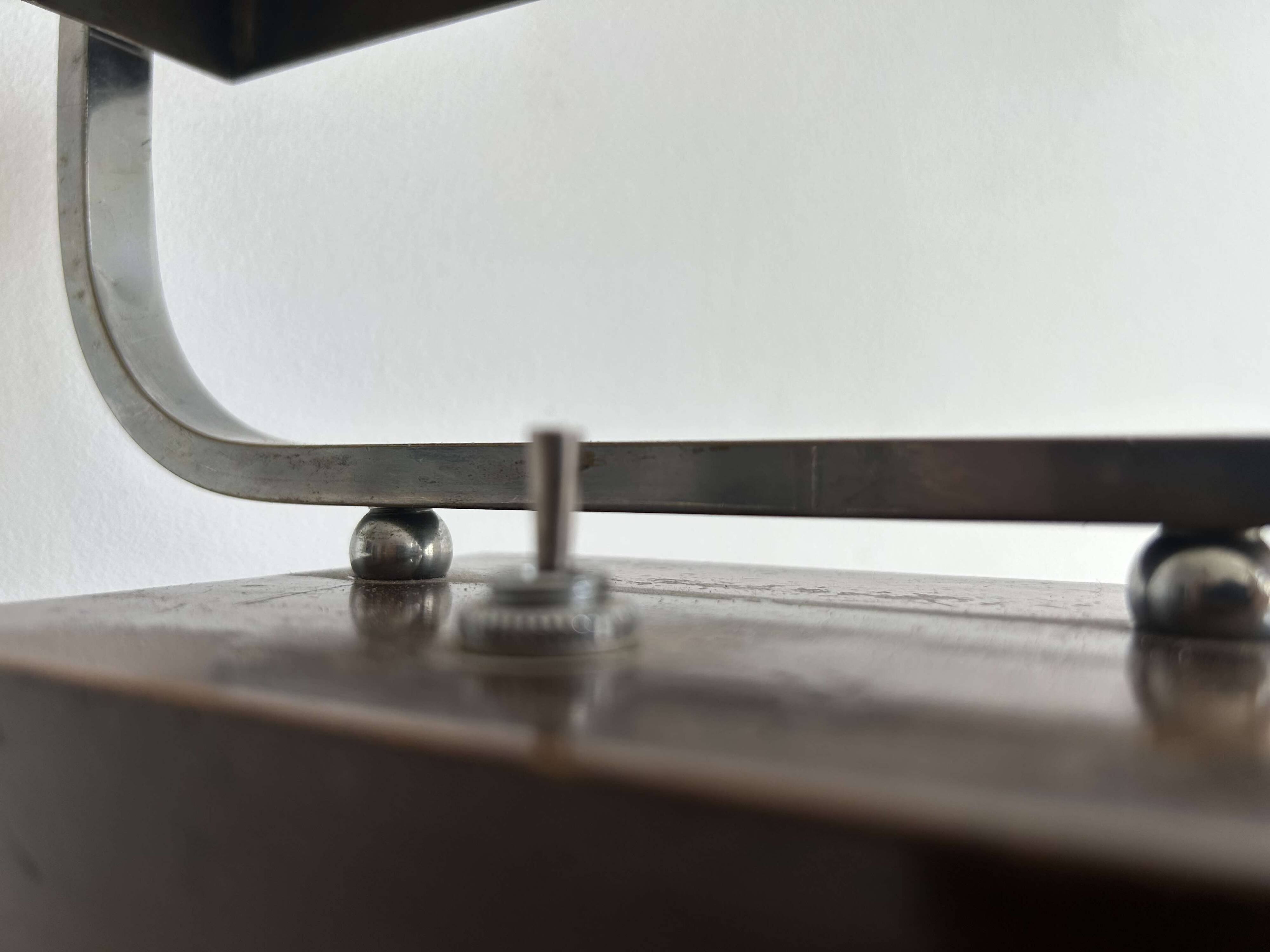 Modernist art deco desk lamp, chromed metal and wood, France 1930