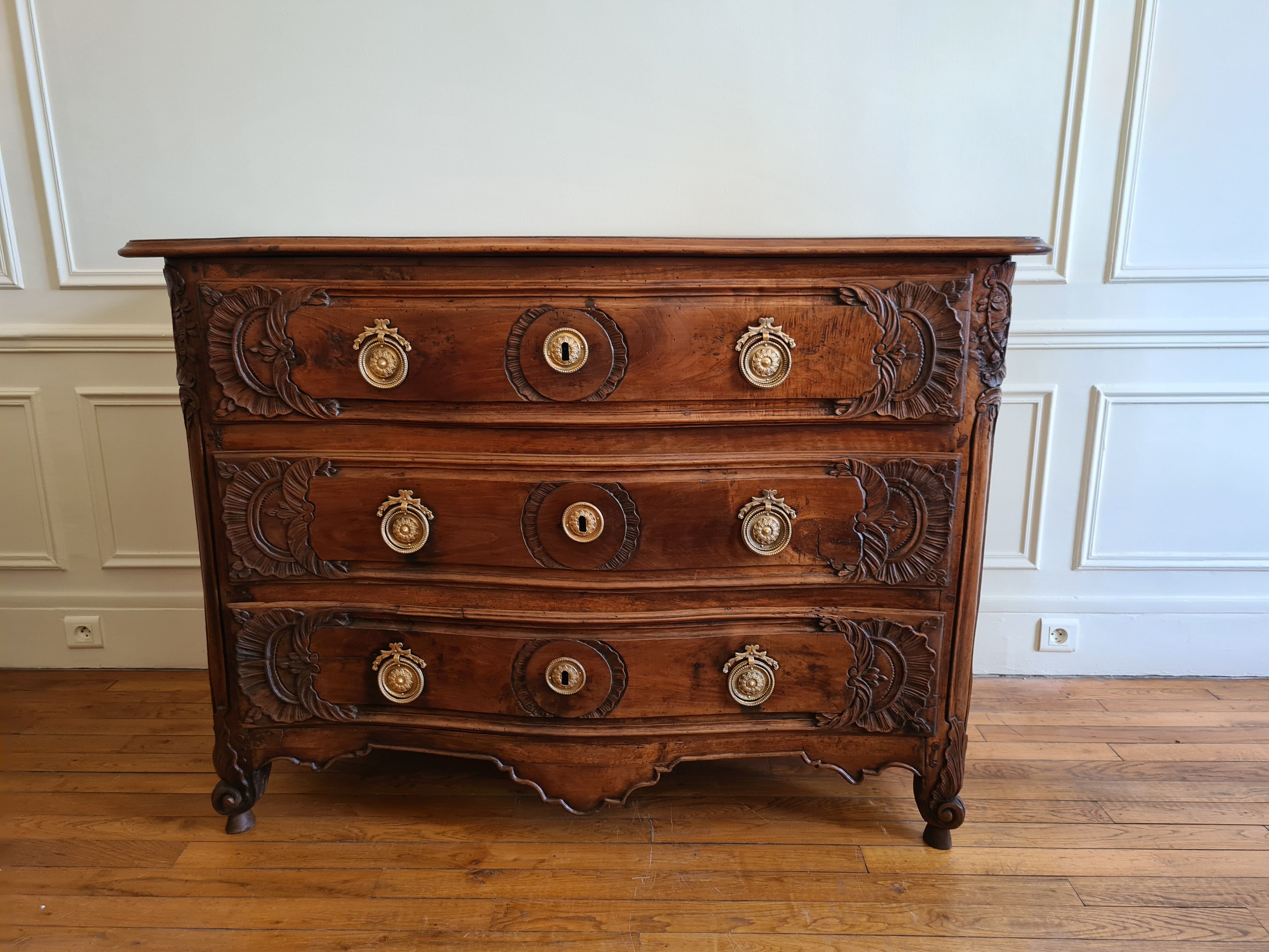 Louis XV period walnut chest of drawers, circa 1760
