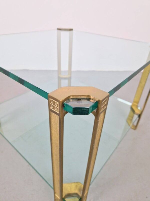 Table basse T24 en laiton avec doubles plateaux en verre par Peter Ghyczy, années 1970.