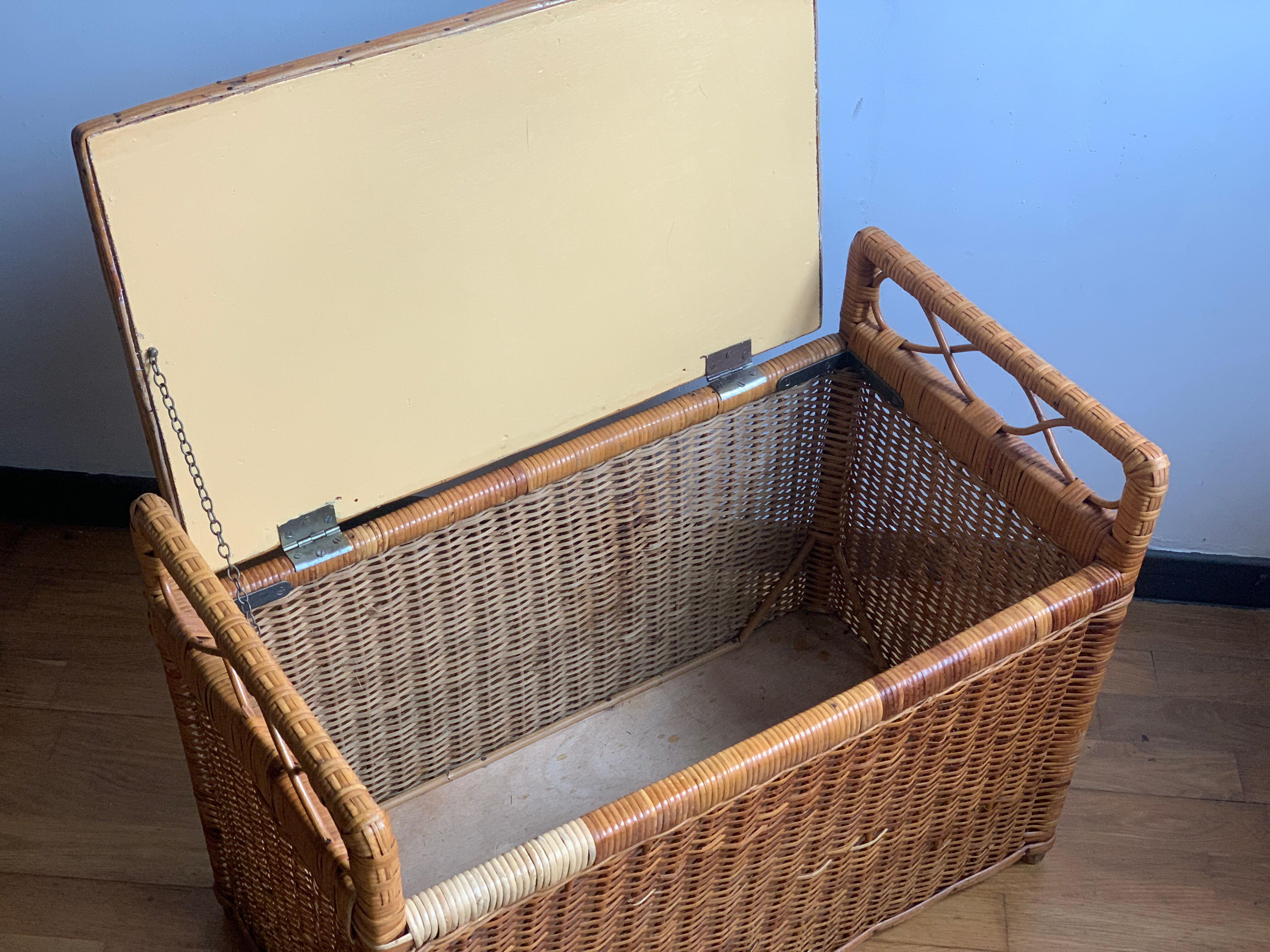 Coffre rotin vintage