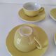 Ensemble tasses et soucoupes vintage en céramique jaune