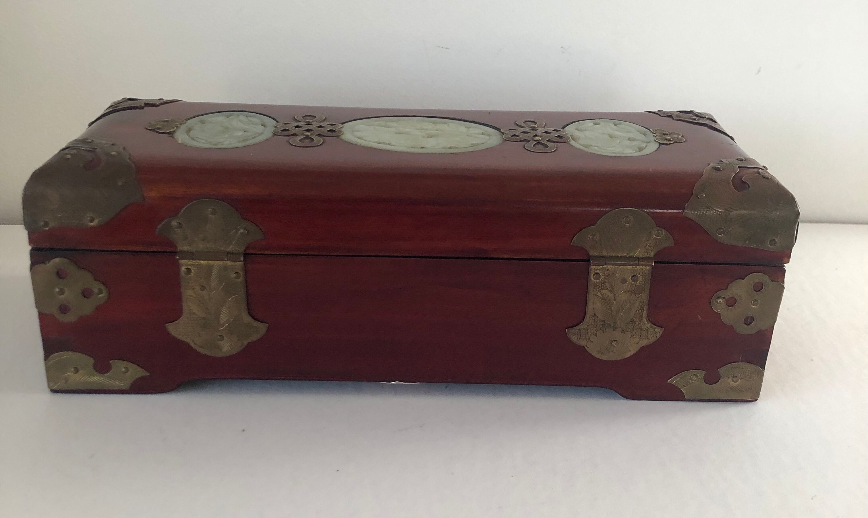 Chinese jewelry box in brass and Jade Mahogany wood
