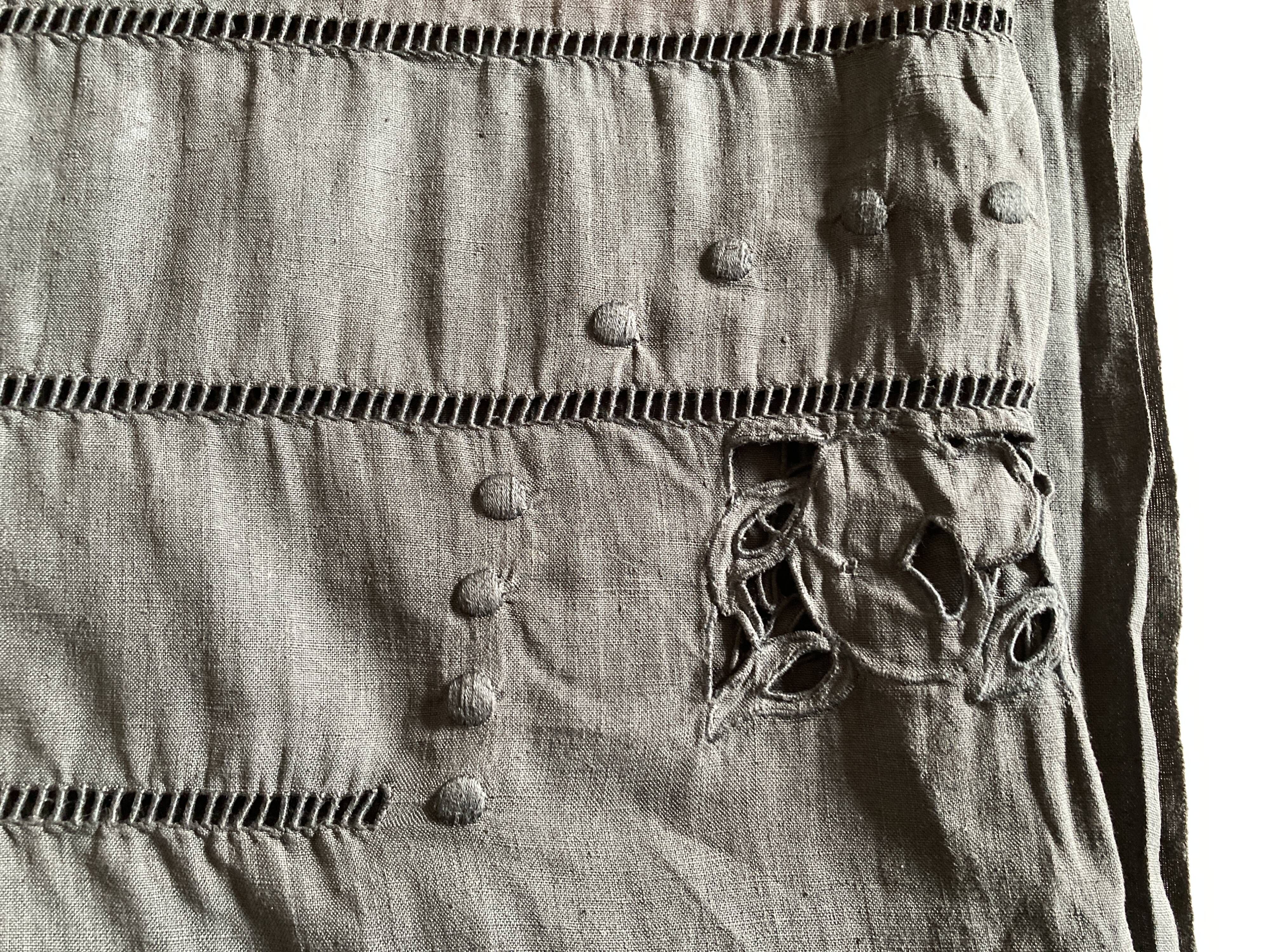 Day embroidered linen yarn, polka dots and richelieu over-salted old black 2.40m