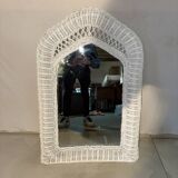 Miroir vintage en rotin blanc à encadrement gothique