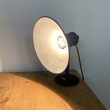 Lampe de table en émail noir industriel, années 1950