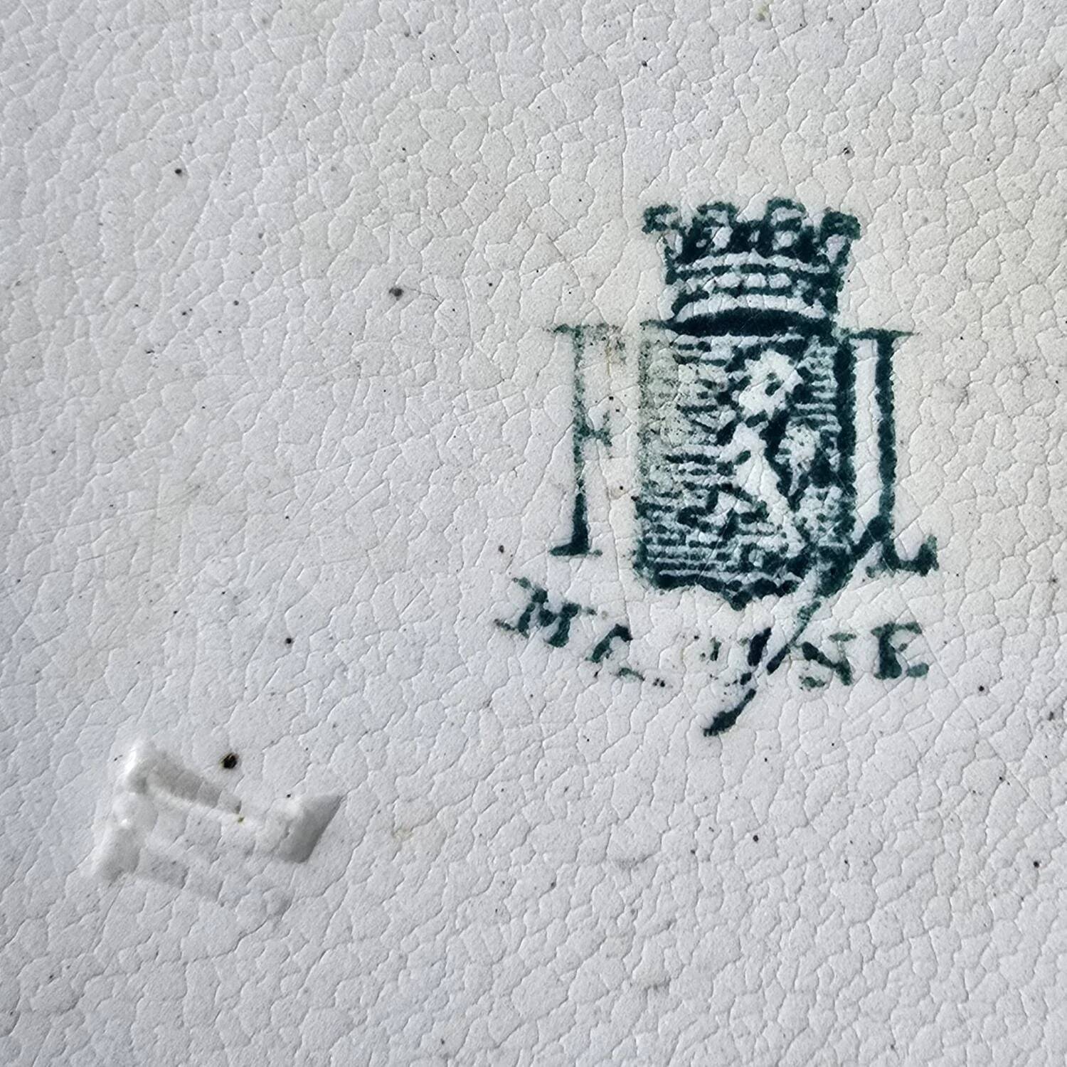 Assiette semi-creuse modèle Marine, Terre de fer