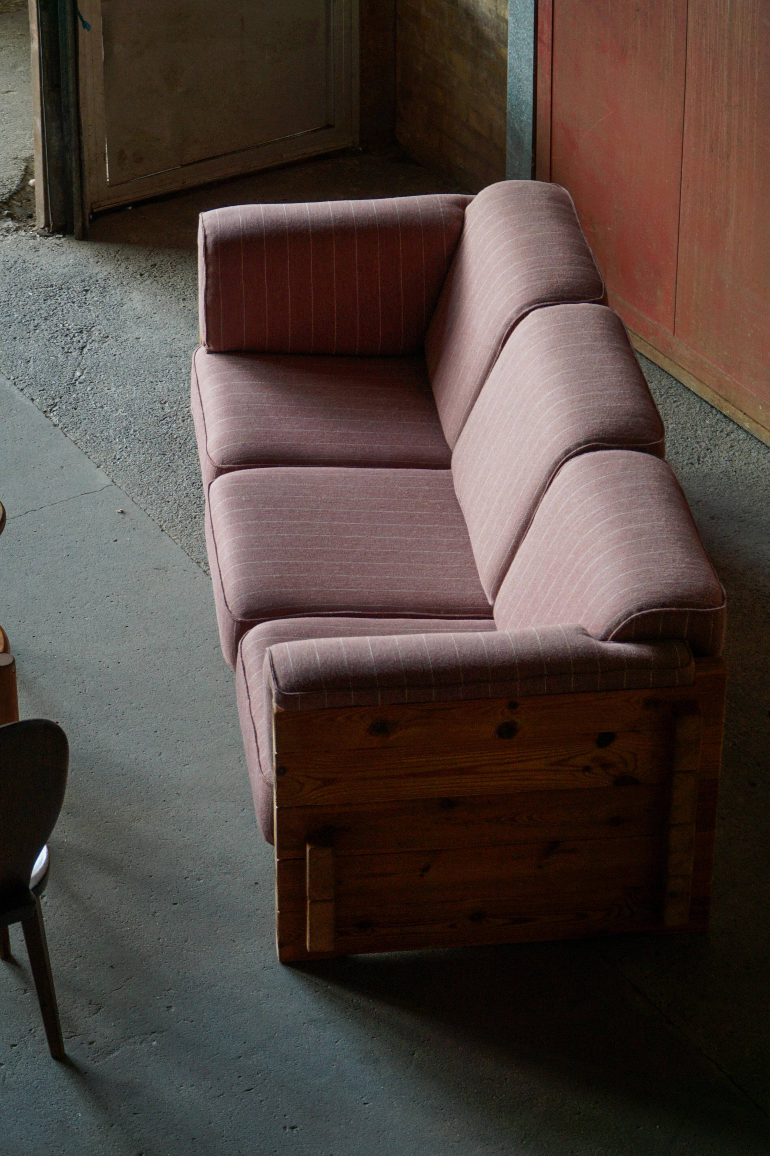 Modern Danish three-seater canapé in pomeranian pine and wool, by Christian IV, 1970s.
