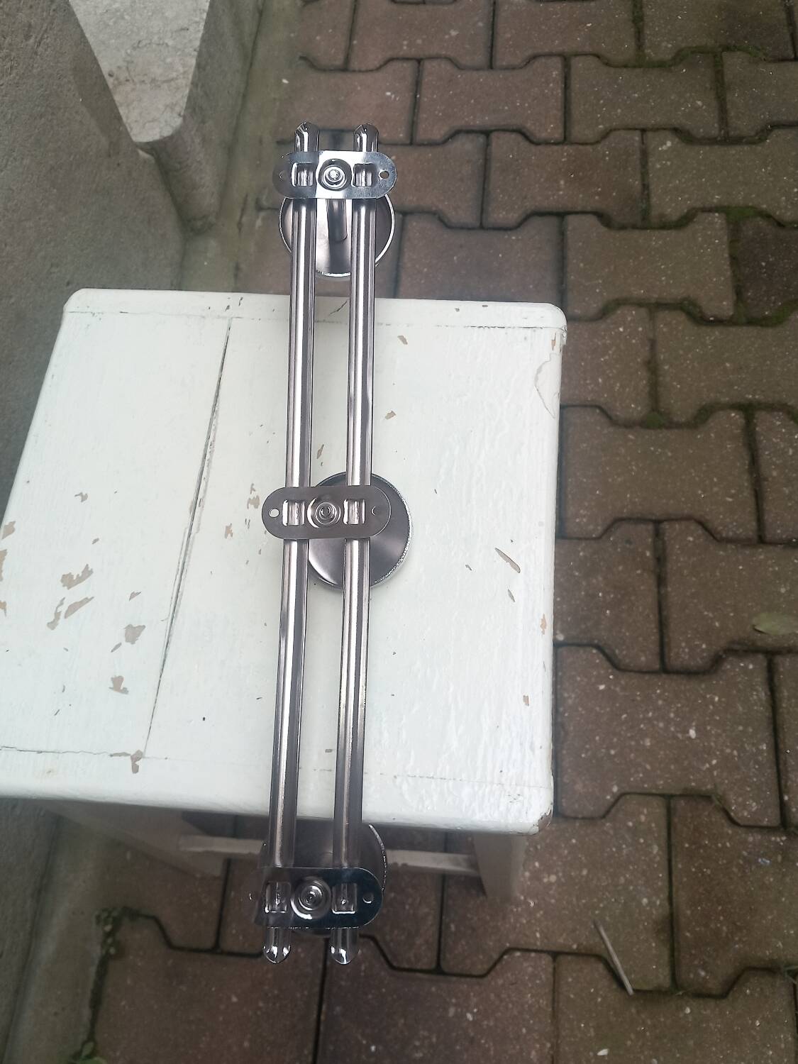 Coat rack with 3 stainless steel hooks