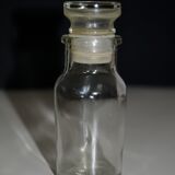 Ensemble d'anciennes bouteilles en verre