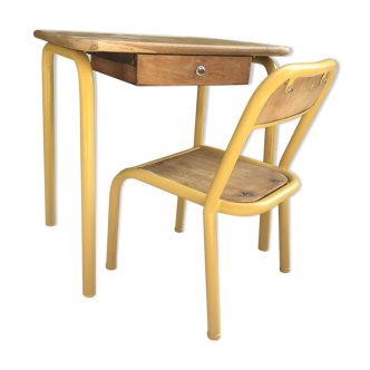 Small schoolboy desk and his chair