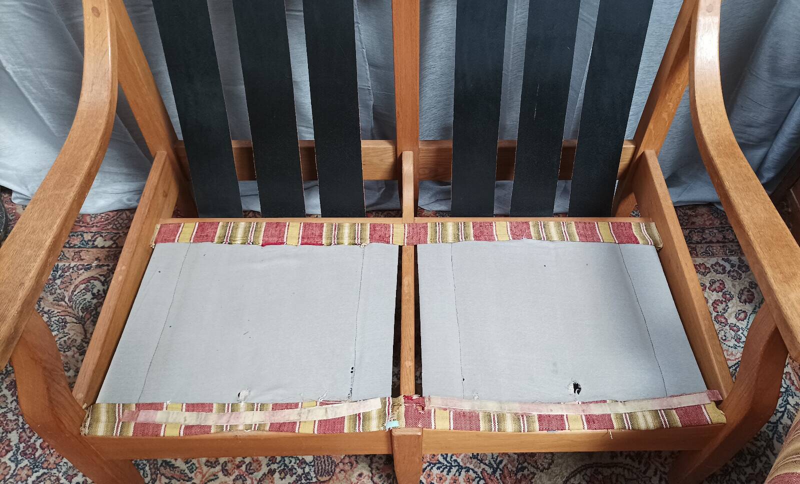 Banquette vintage 2 places et repose-pieds en chêne