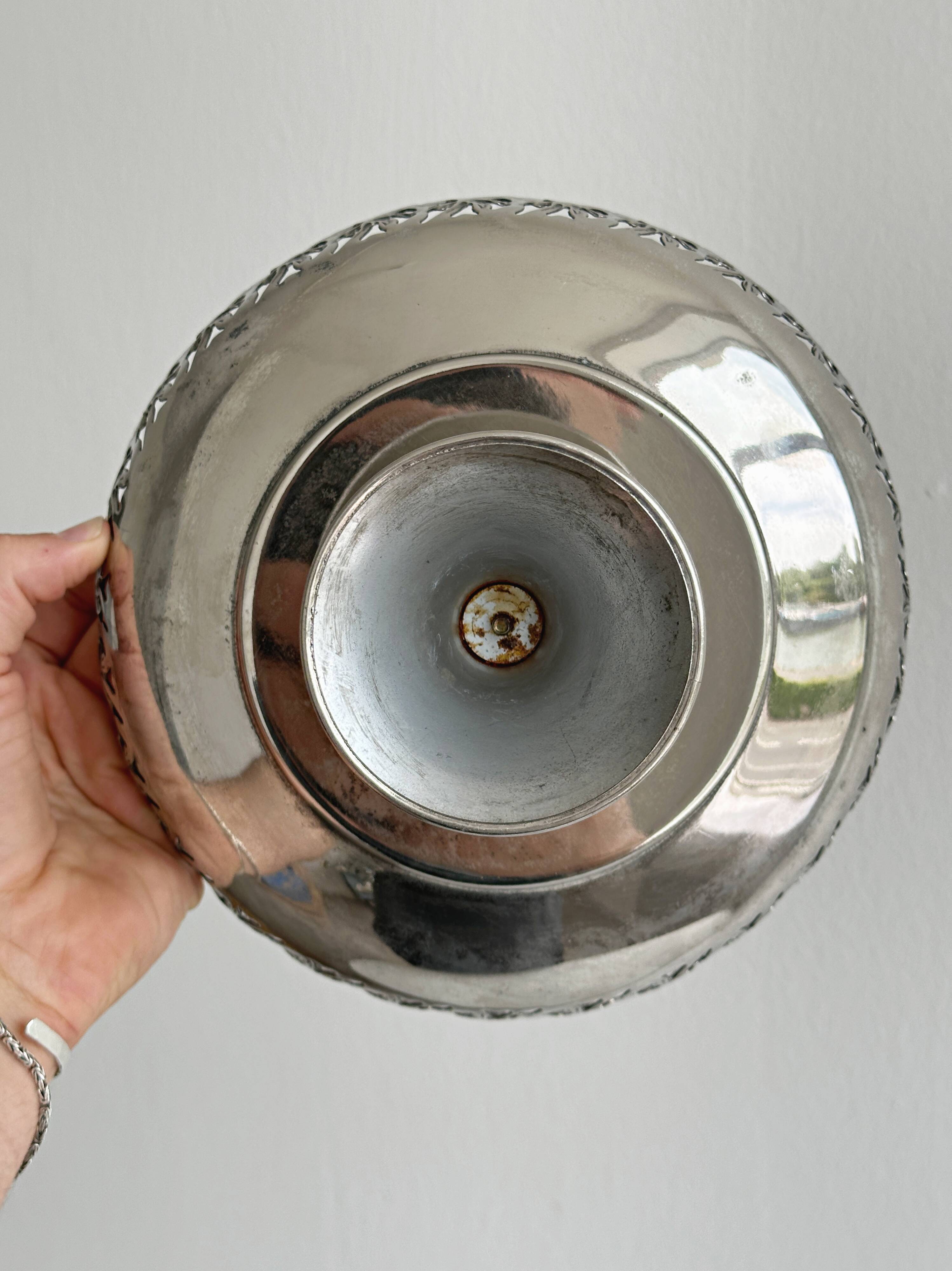 Coupe sur pied en métal