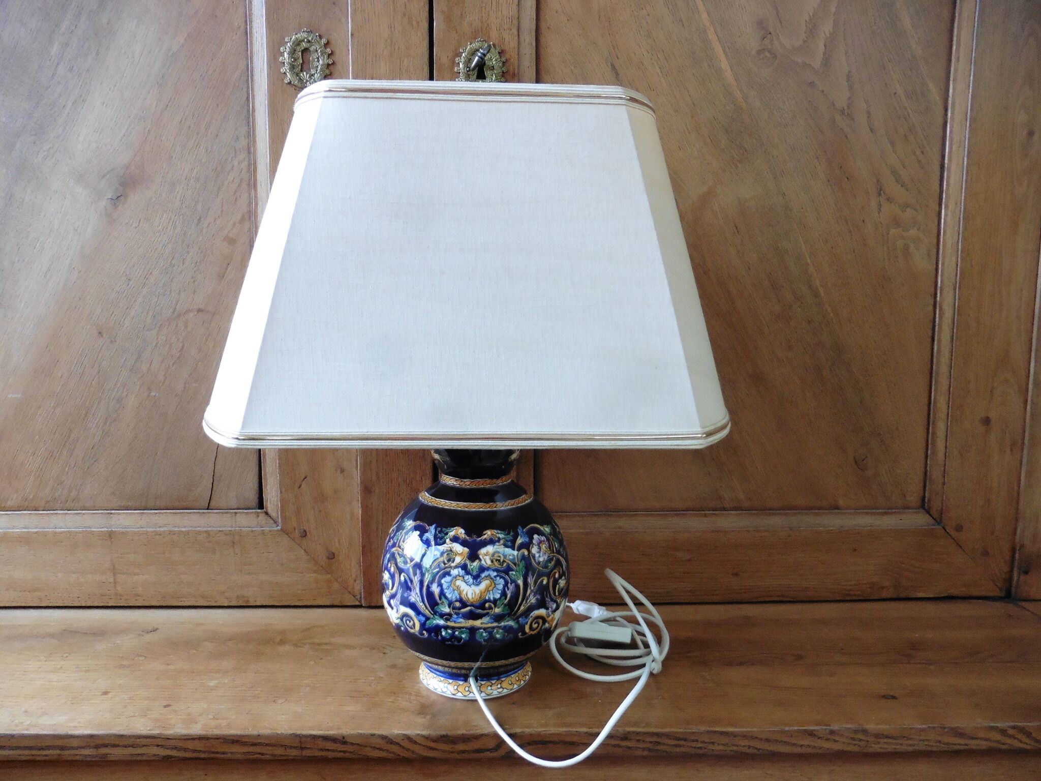 Ceramic lamp signed Gien, Renaissance décor