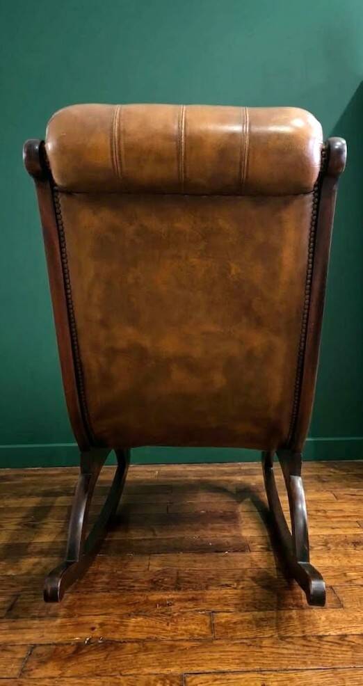 Rocking Chair Chesterfield in Tawny Leather & Solid Wood – Impeccable Condition