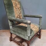 Faiteuil Louis XIII upholstered in part from the 17th century