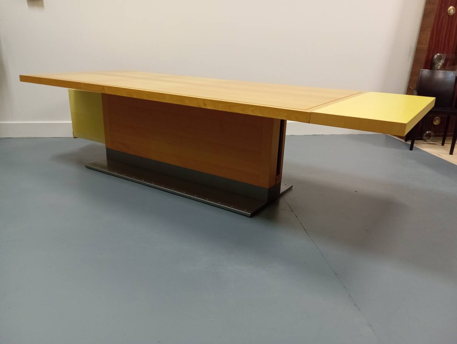 Large Chi Wing Lo designer table for Giorgetti Italy