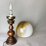 Lampe de table portugaise en bois et laitier en verre onyx 1960