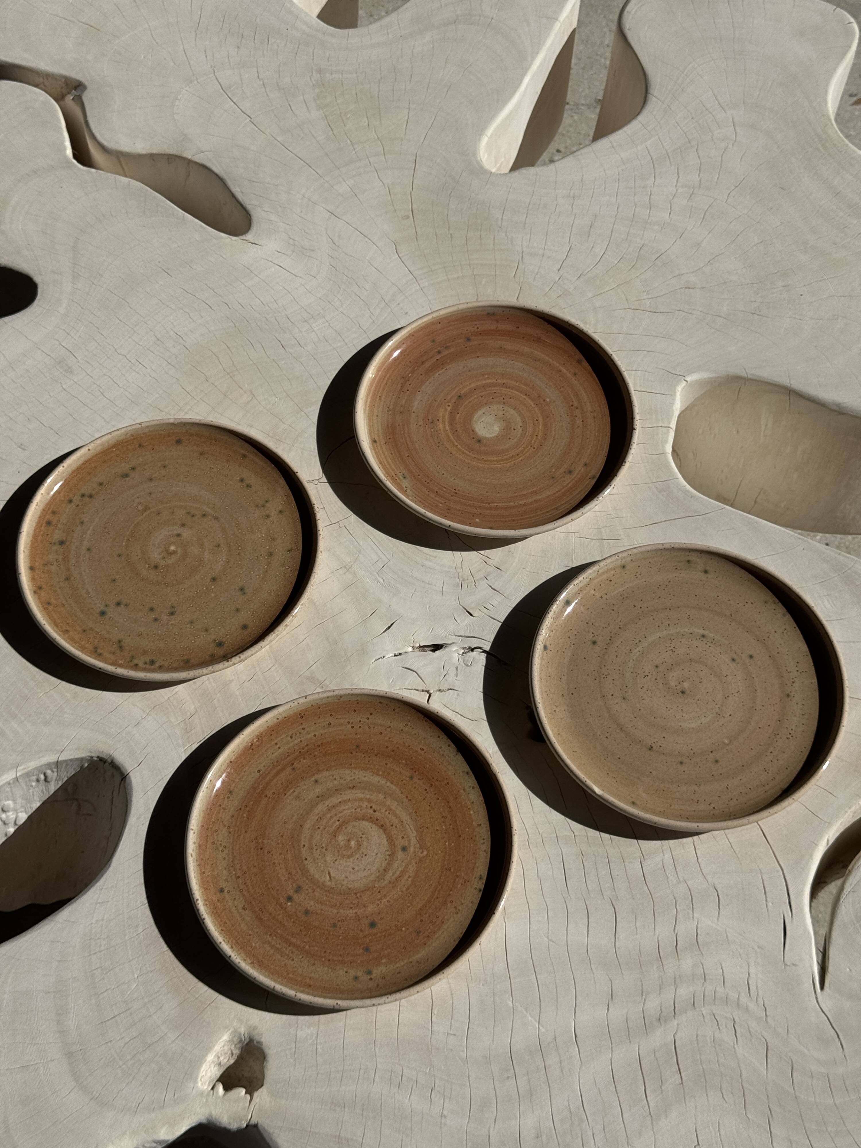 Set of 4 hand-painted Pornic stoneware plates D21