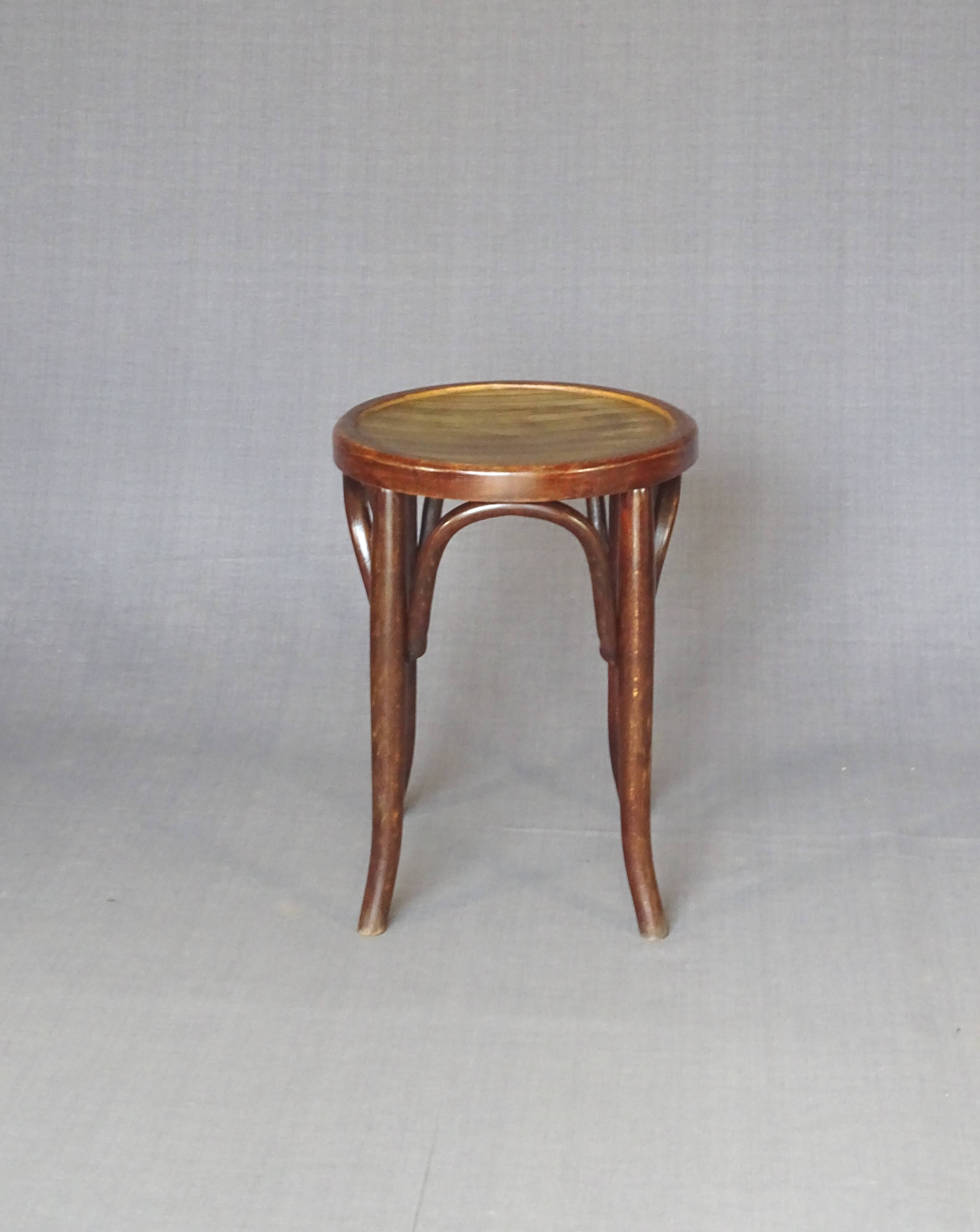 low bistro stool in curved wood laminated seat, circa 1920