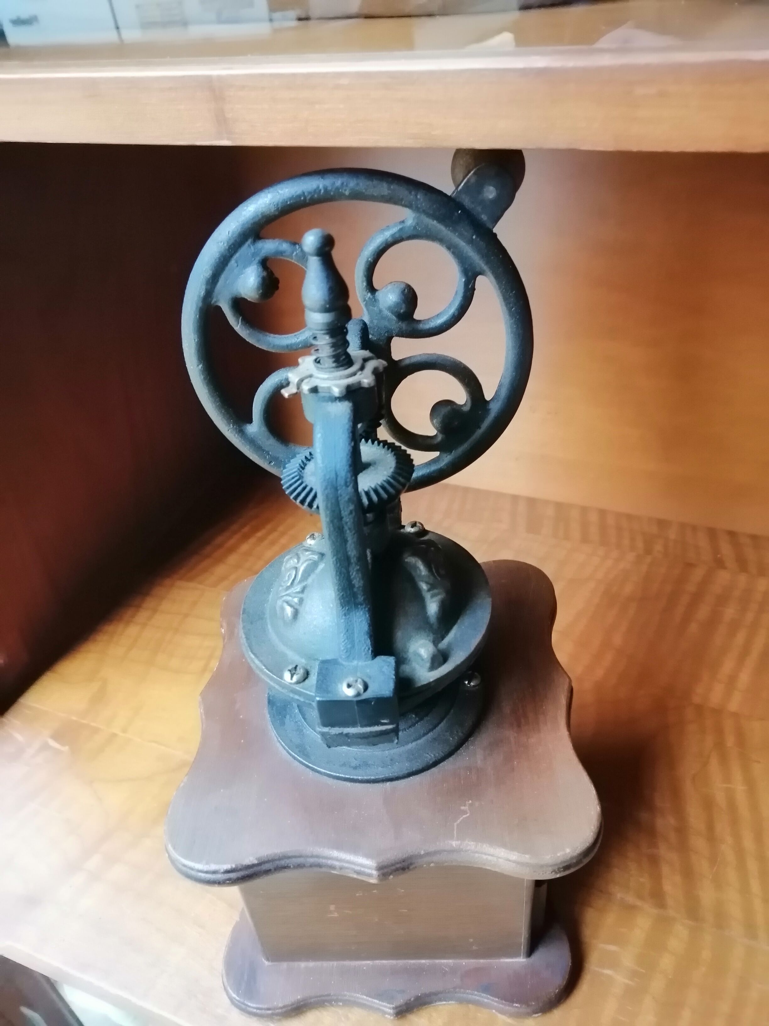 Coffee mill in wood and metal style antique countertop