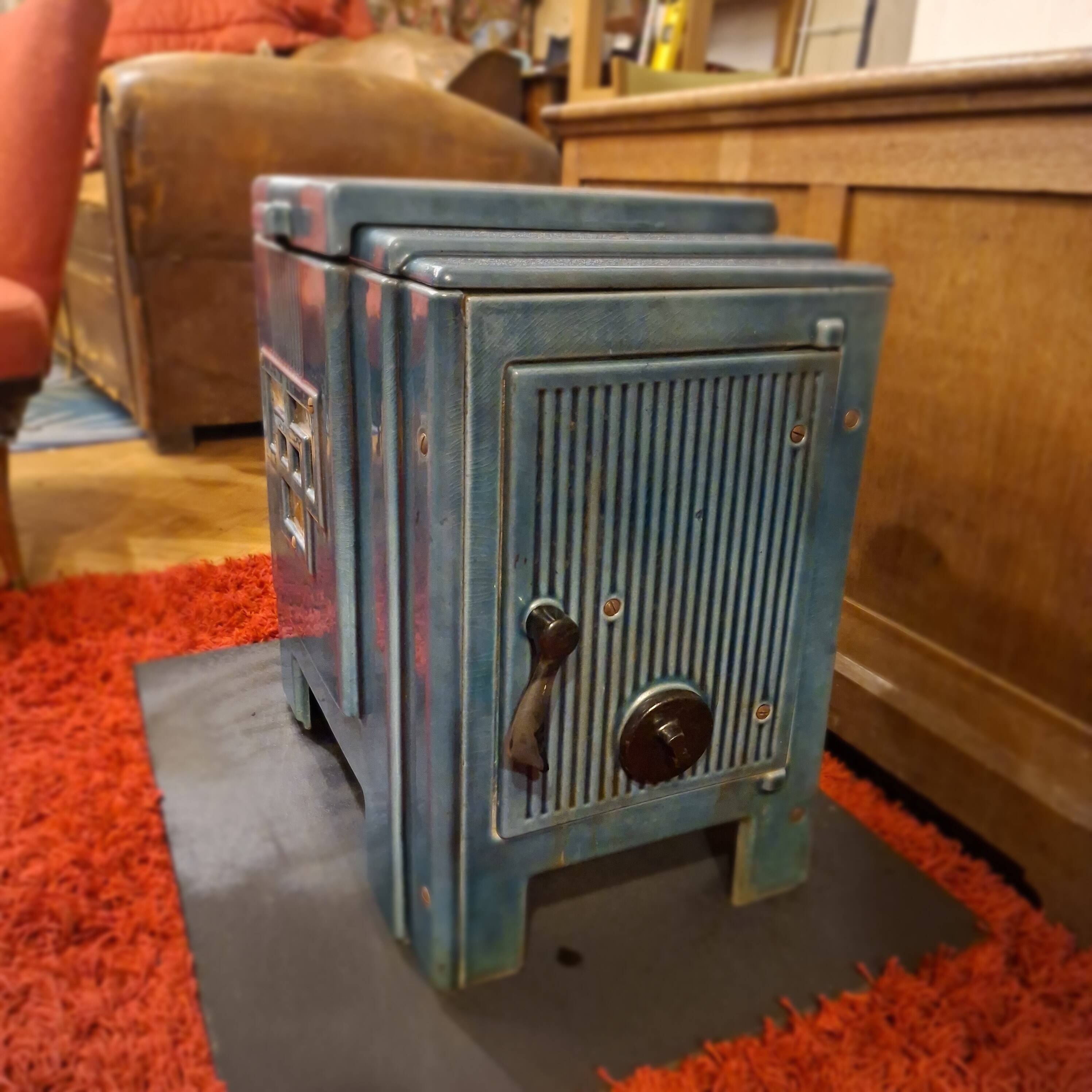 Enamelled cast iron stove
