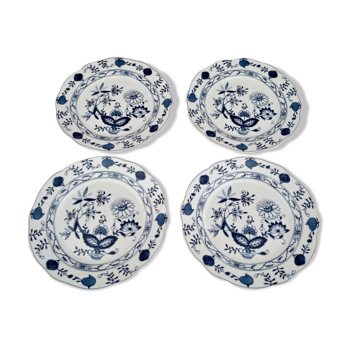 Set of 4 Royal Boch dessert plates in white earthenware floral décor roy blue