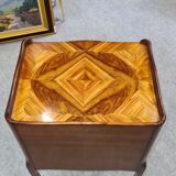 Chevet sauteuse en marqueterie et cuir, XIXe siècle