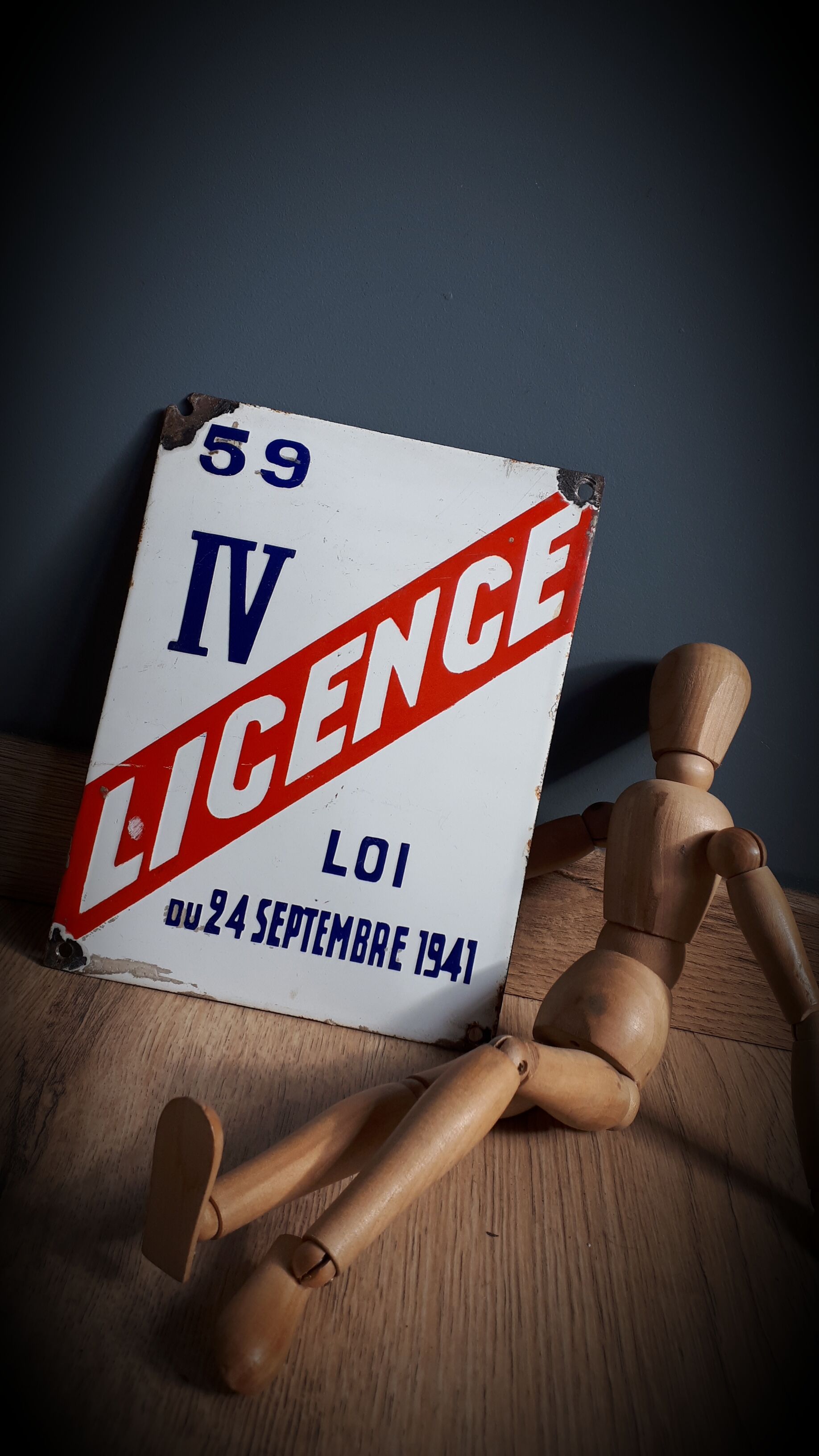 Authentic curved glazed plate License IV