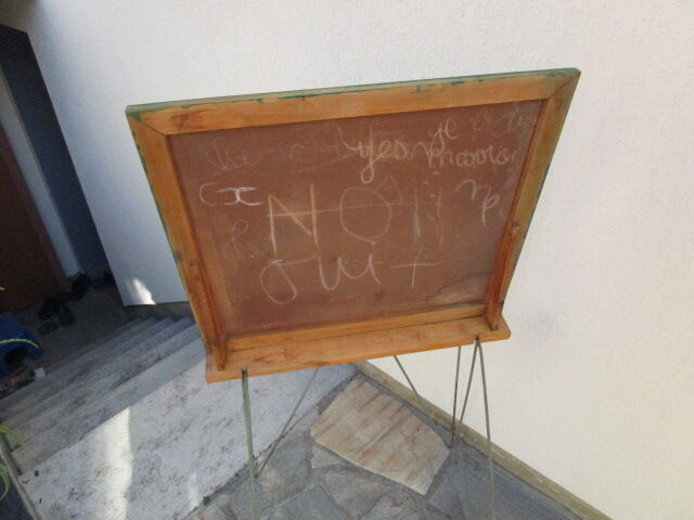 Table of vintage children's 60 eiffel foot