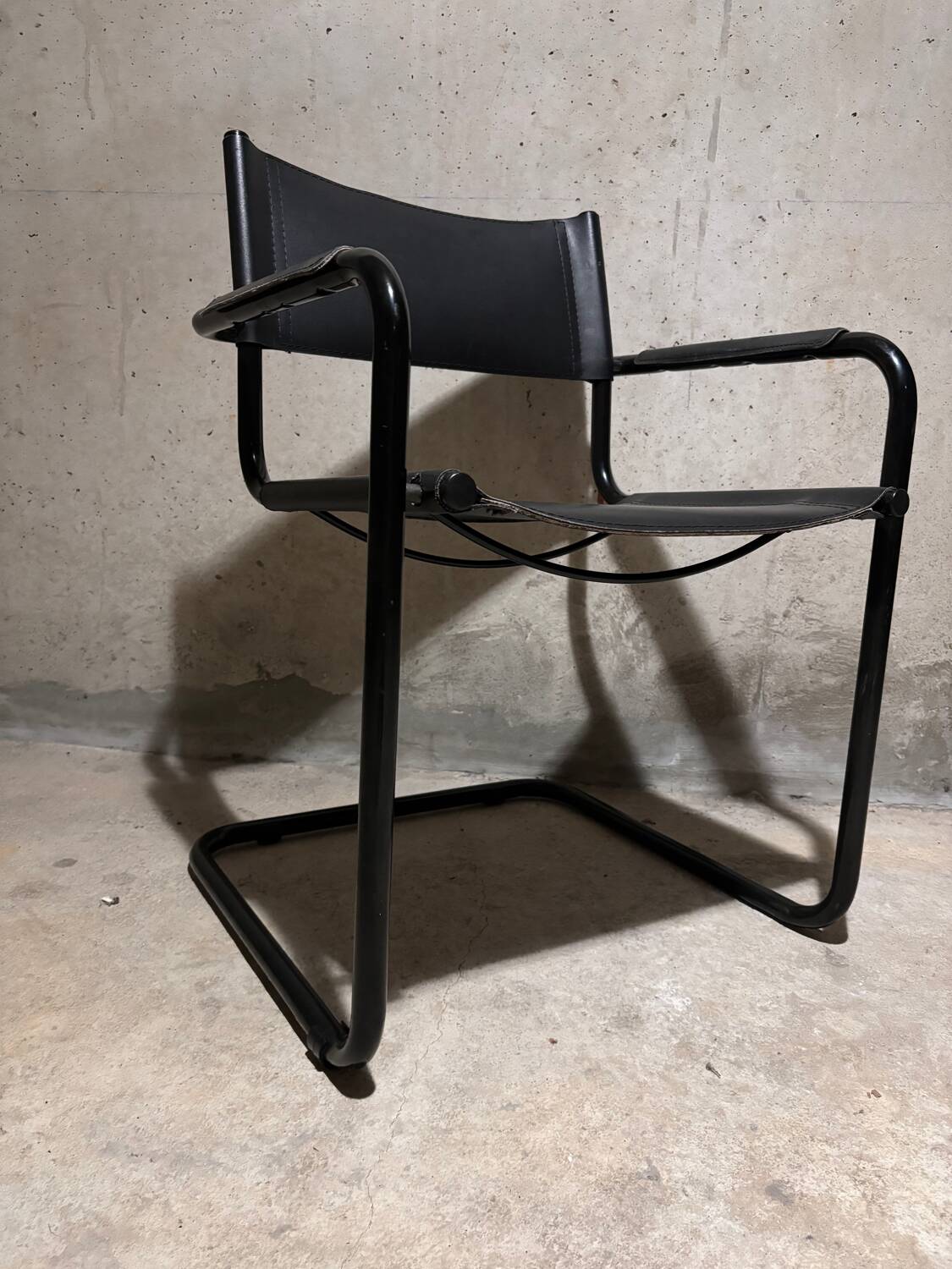 Bauhaus Cantilever Chair Black Leather on Black Chrome