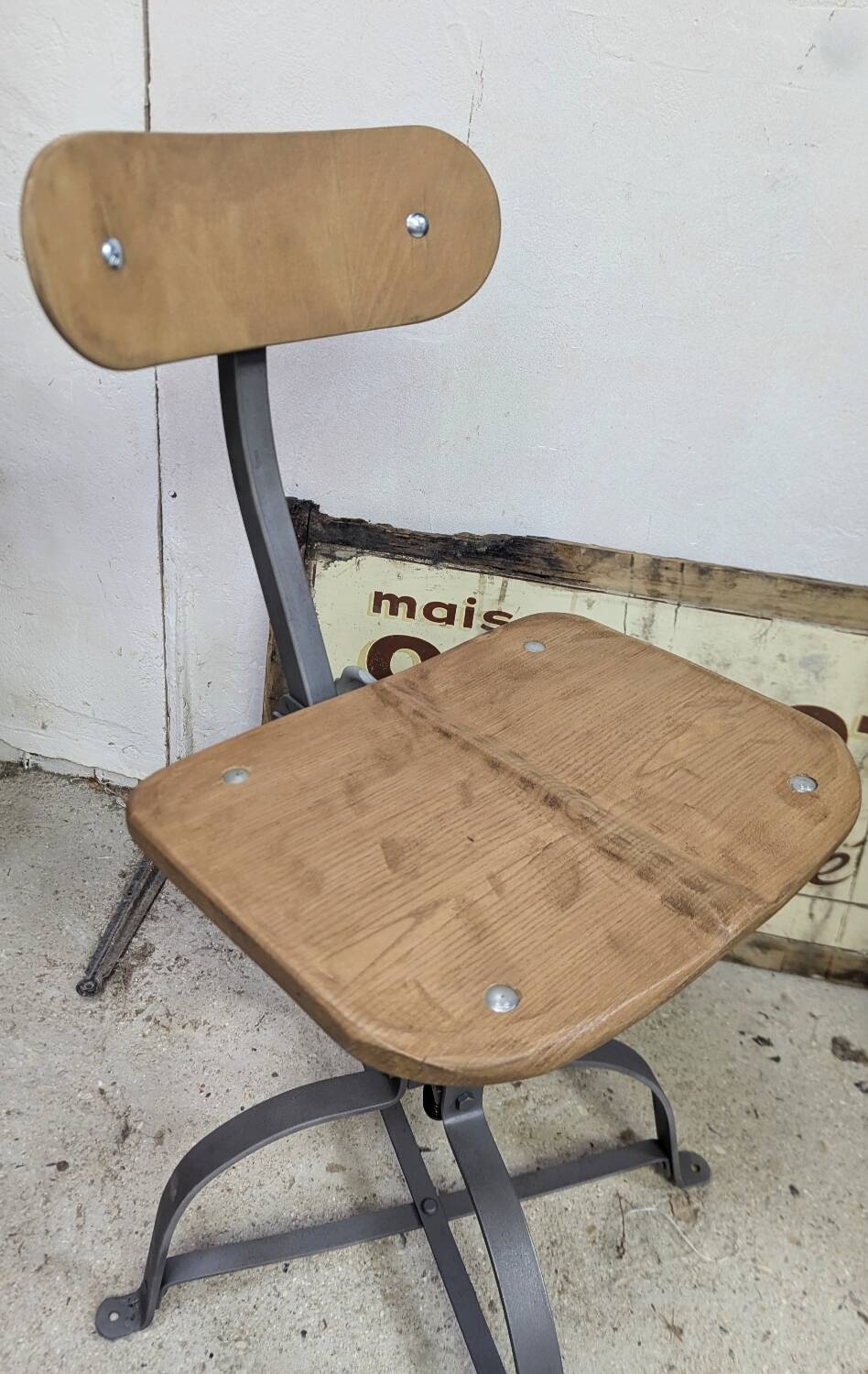 Bienaise 52 industrial workshop chair vintage design 50s 60s