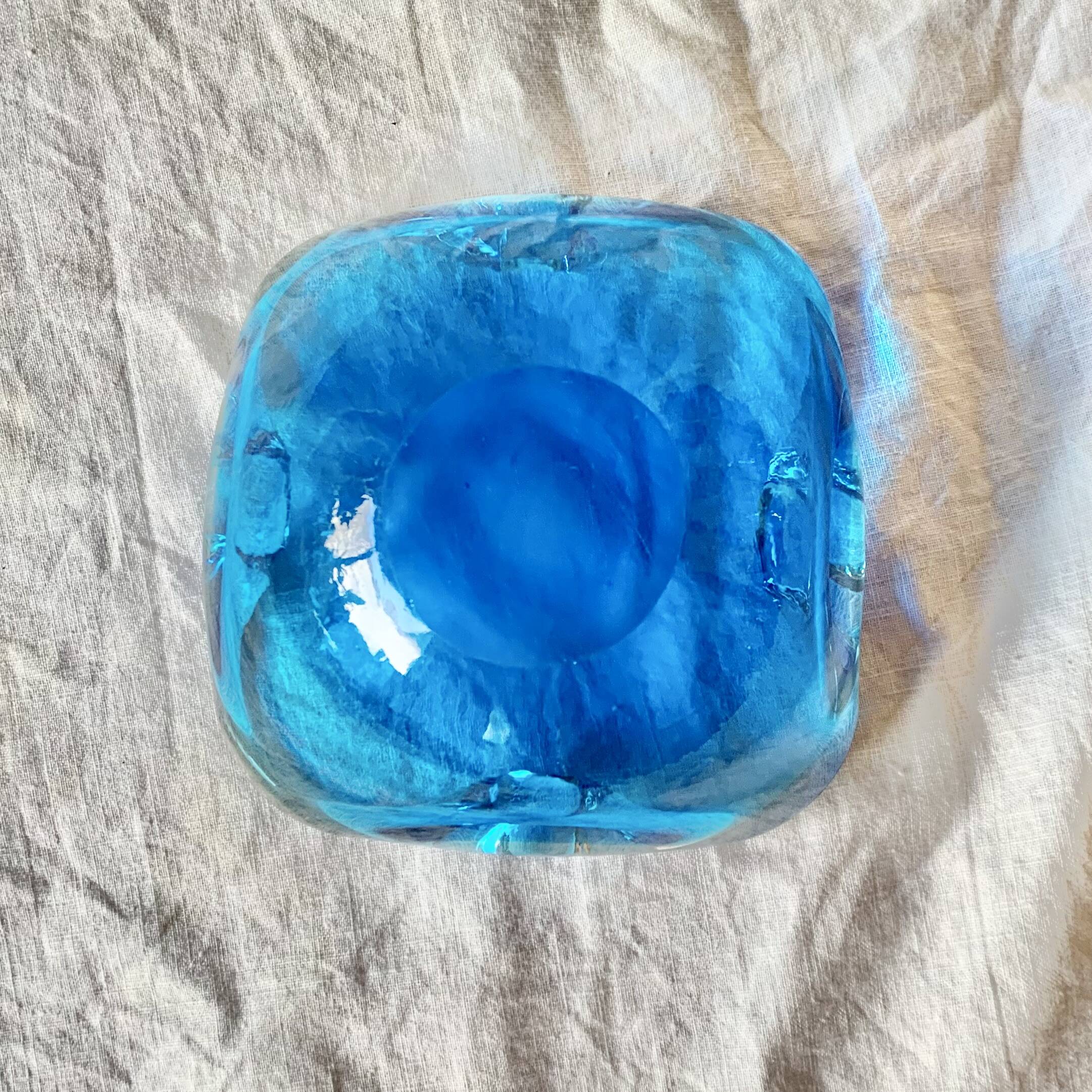 Cendrier vintage en verre soufflé bleu