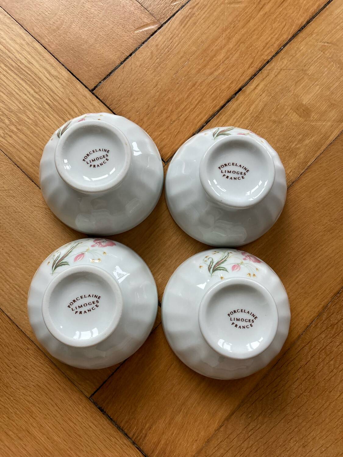 4 bols à facettes piédouche motif coquelicots Limoges
